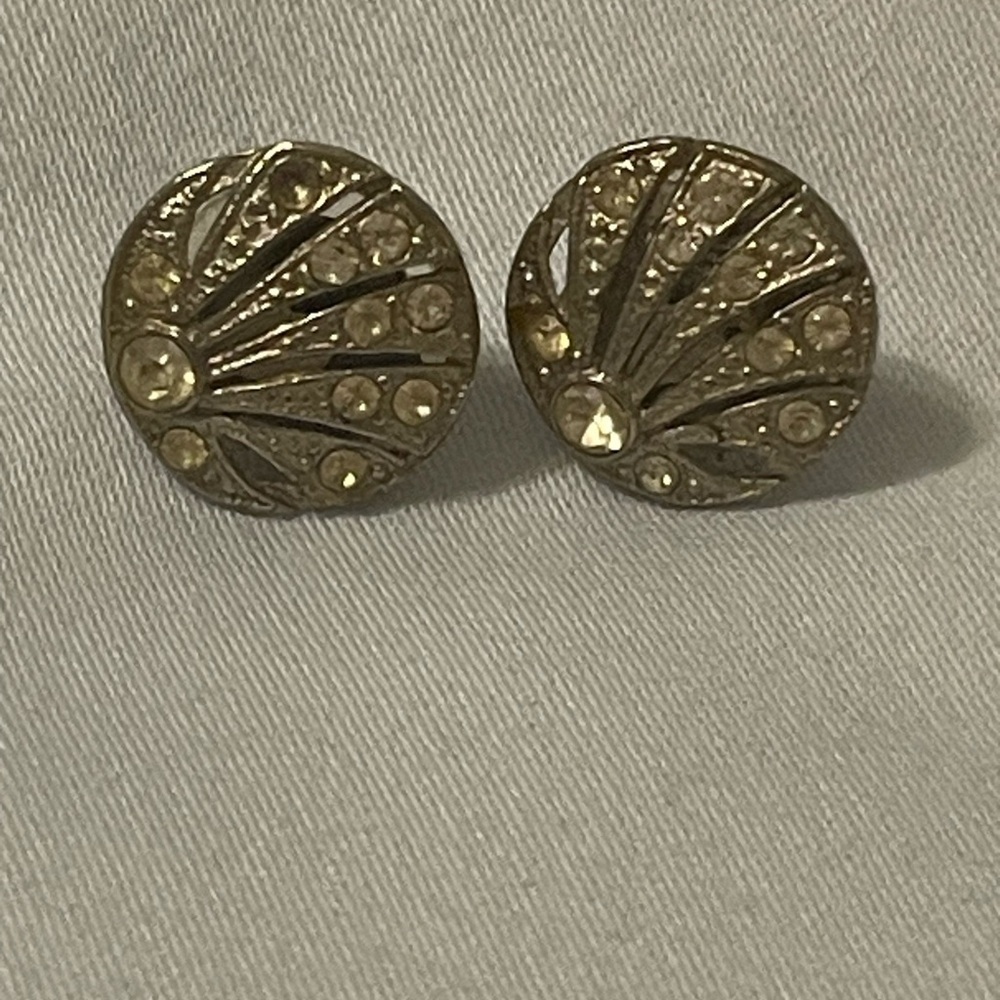 Elegant silver shell Stud Earrings‎